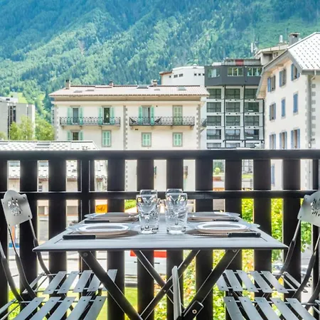 Or Near The Slopes Mont Blanc 公寓 *